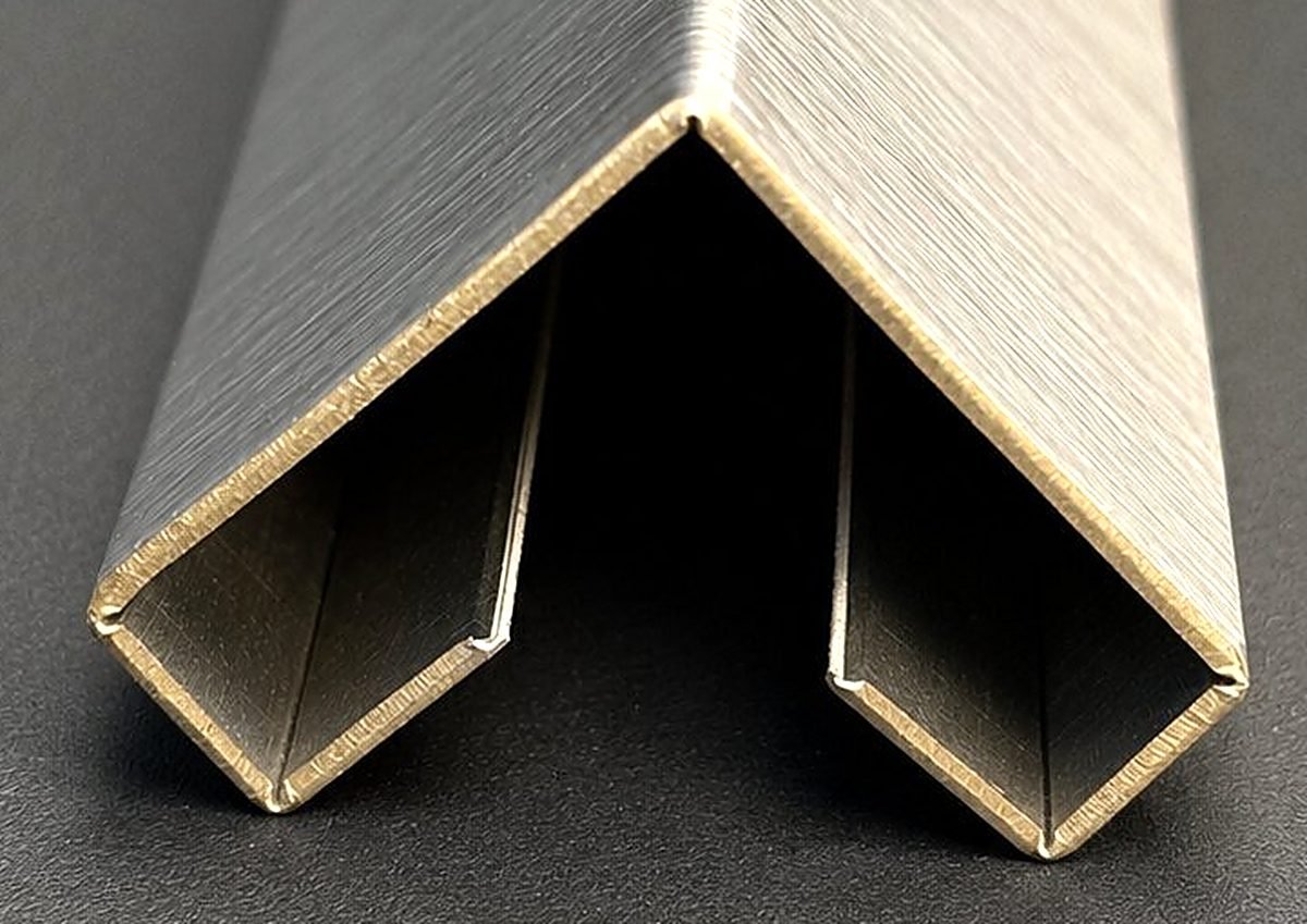 Corner & Edge Guard Profile: bent edge close-up