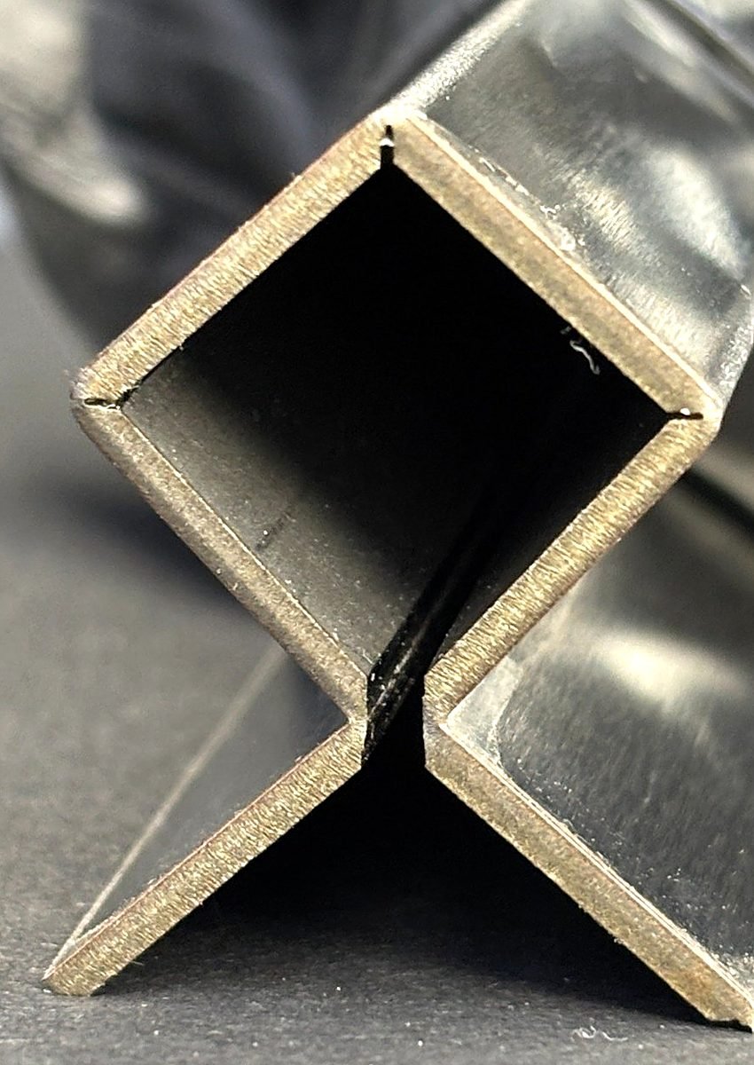 Corner & Edge Guard Profile: bent edge close-up 3