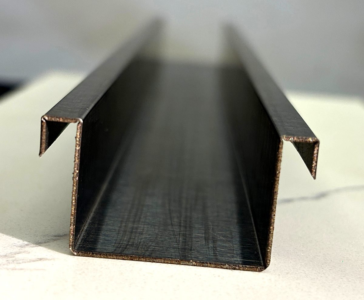Custom U Profile: bent edge close-up 3