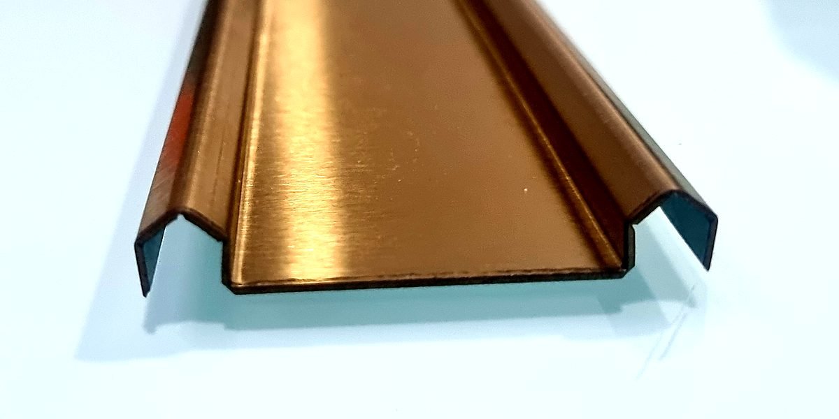 Custom U Profile: bent edge close-up 5