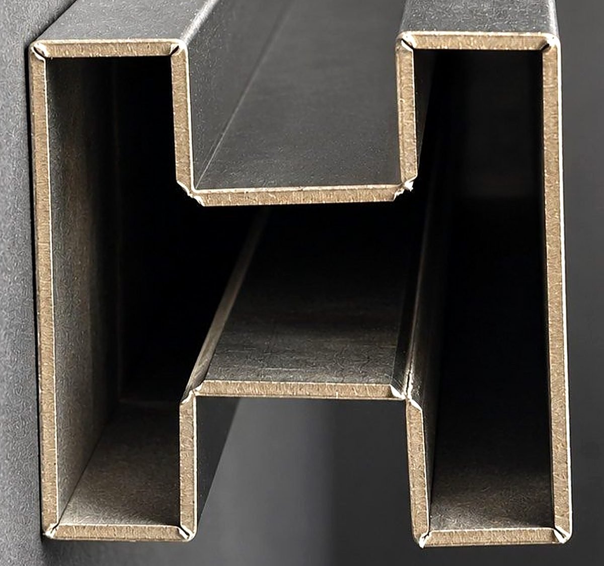 H Partition Profile: bent edge close-up
