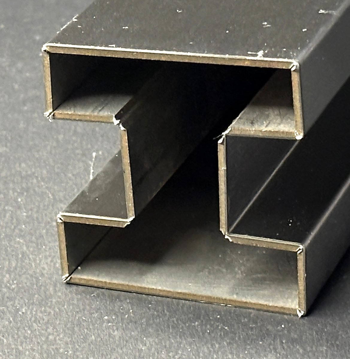 I Profile: bent edge close-up