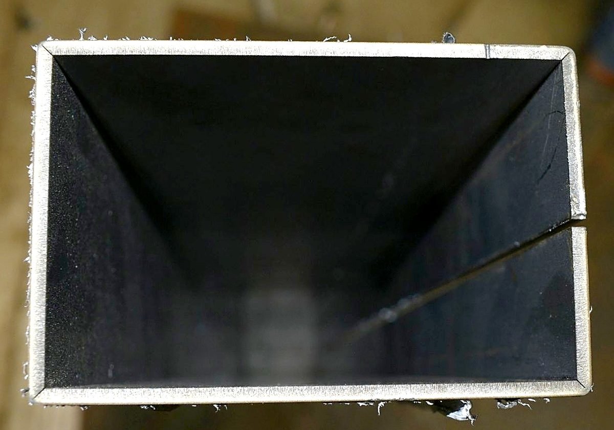 Square & Rectangular Pipe Profile: bent edge close-up 4