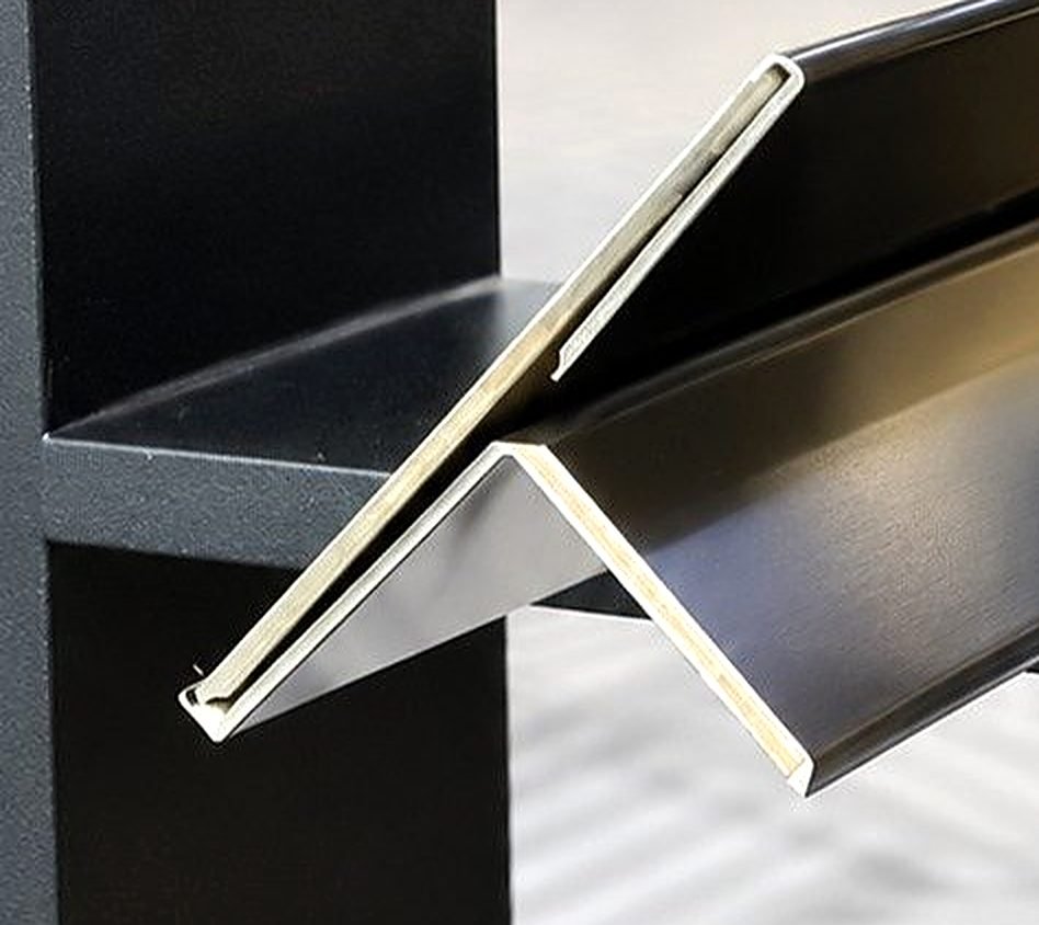 T Profile: bent edge close-up