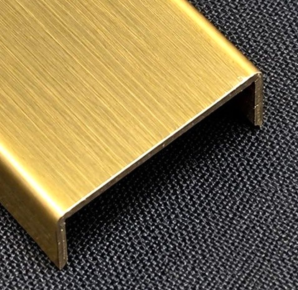 U & C Profile: bent edge close-up