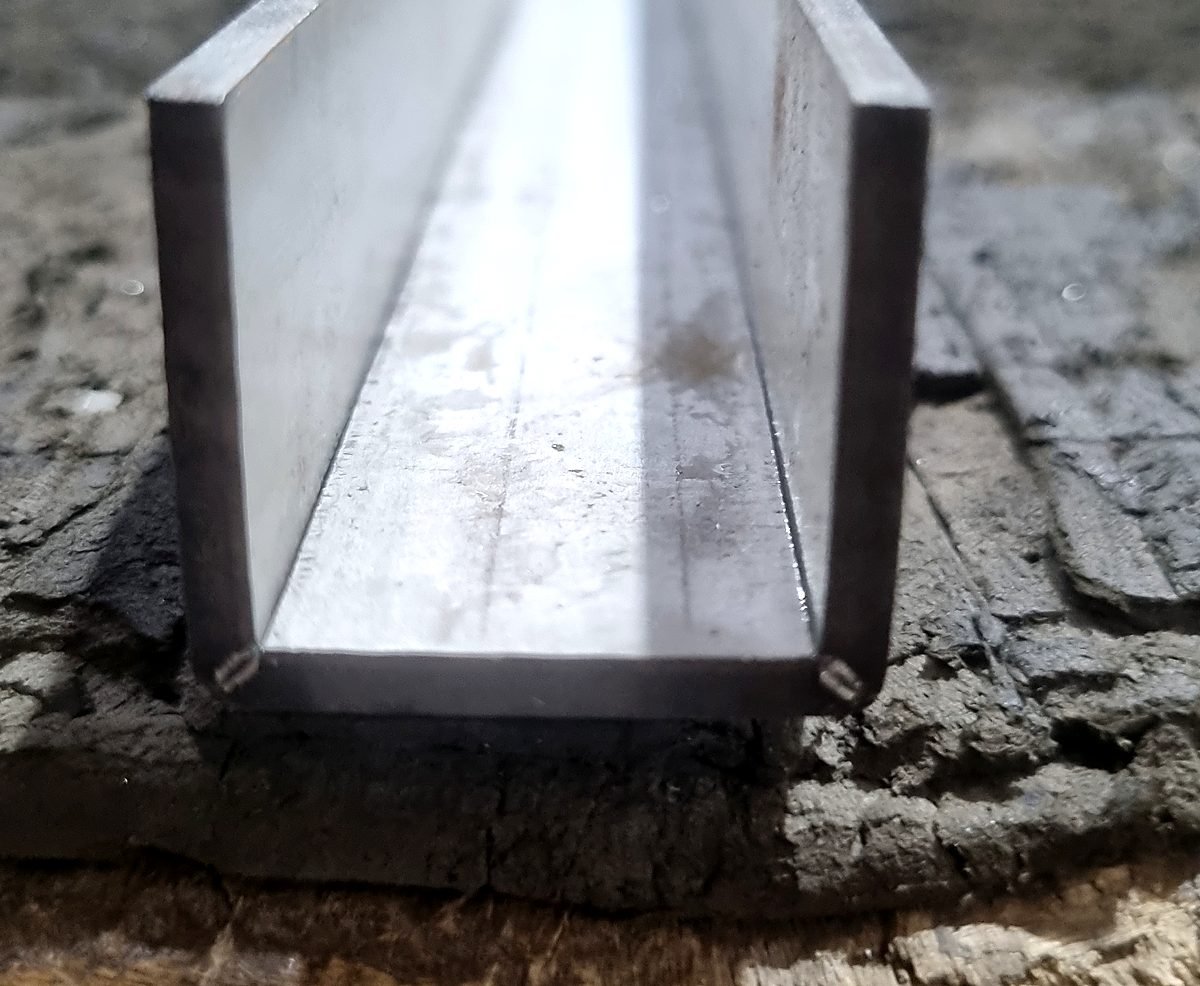 U & C Profile: bent edge close-up 2