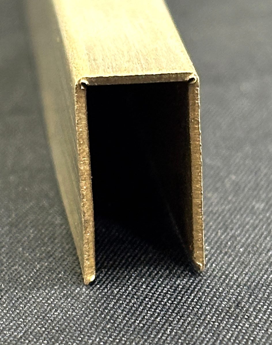 U & C Profile: bent edge close-up 7