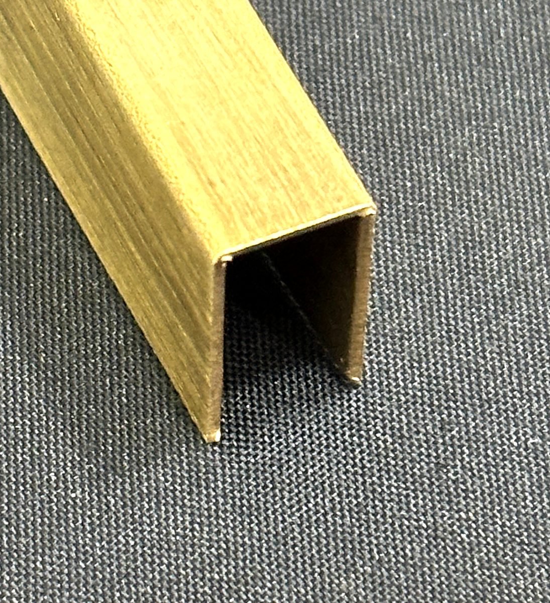 U & C Profile: bent edge close-up 9