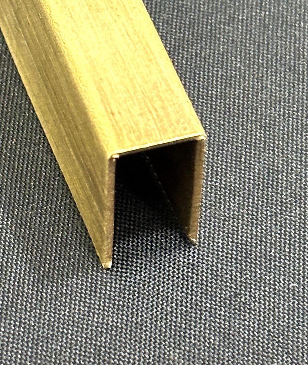 U & C Profile: bent edge close-up 10