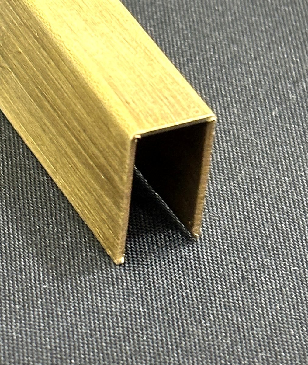 U & C Profile: bent edge close-up 11