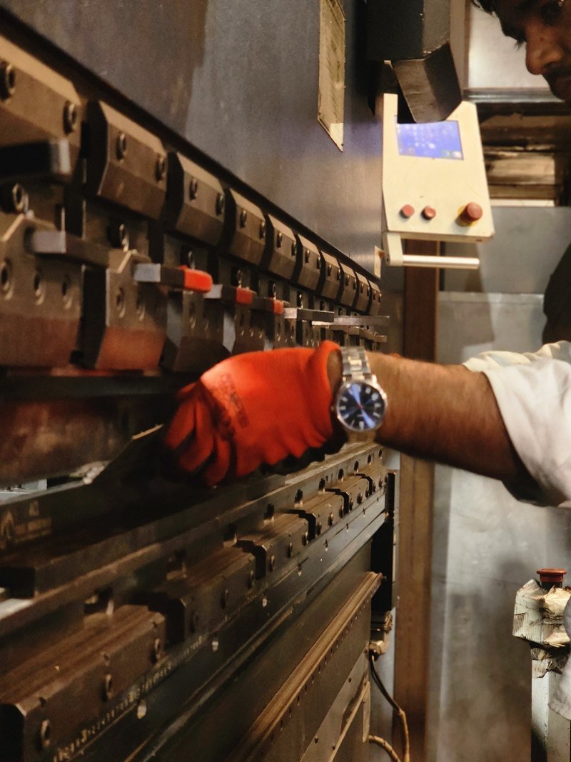 Feeding a V-grooved sheet into the press brake