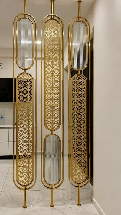 Metal screens with oval frames in brass finish, hallway